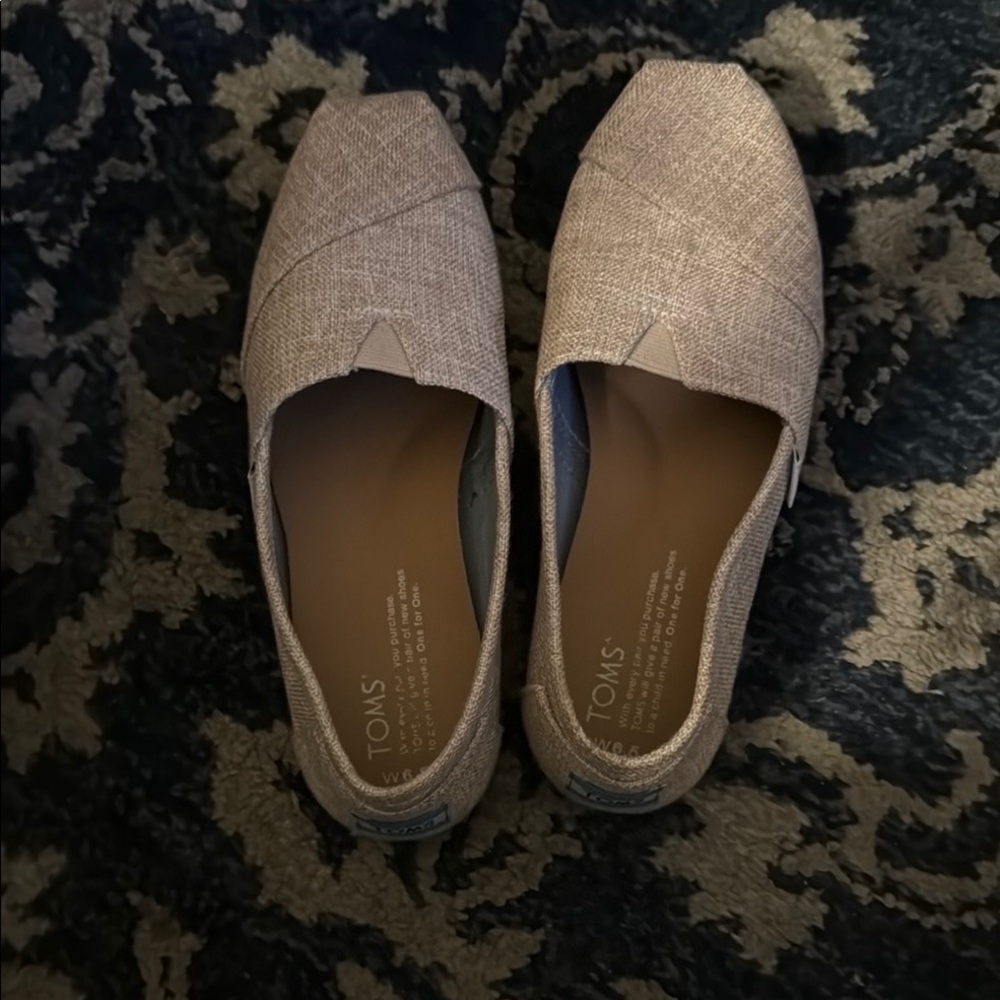 Tom’s fabric shoes worn once size 6.5